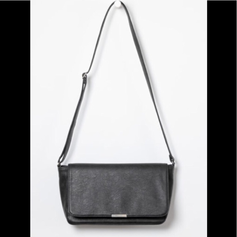Day to day crossbody